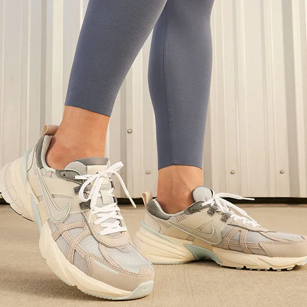 Alternative view of Giày Nike V2K Run ‘Light Bone Iron Ore’ FZ3596‑072