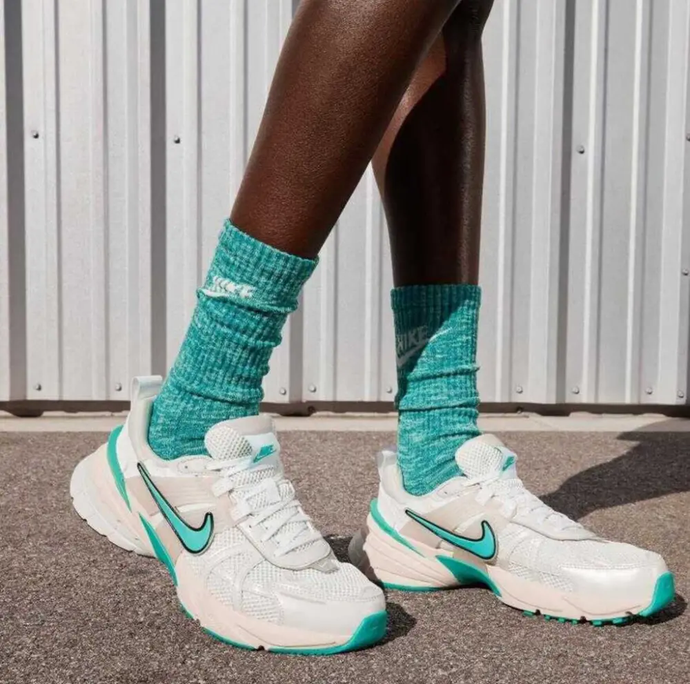 Alternative view of Giày Nike V2K Run ‘Pale Ivory Black Stadium Green’ FD0736-107
