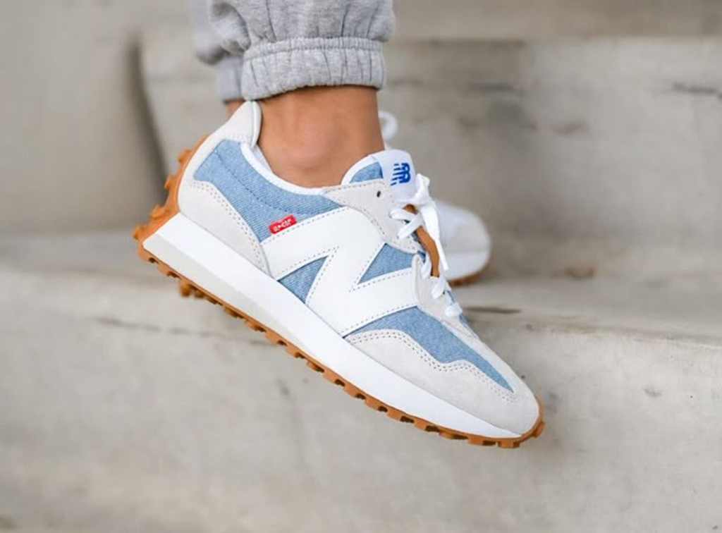 Alternative view of Giày New Balance Levi’s x Wmns 327 ‘Light Wash Denim’ WS327LVA