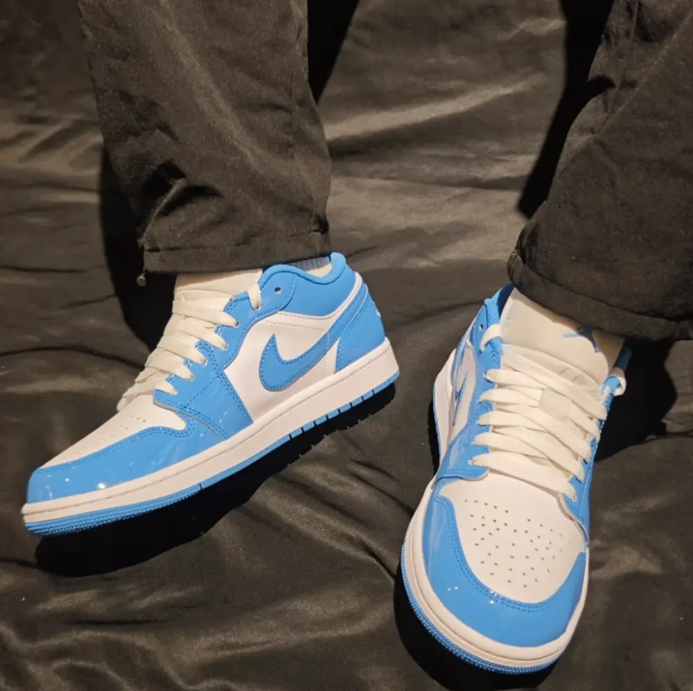 Alternative view of Giày Nike Air Jordan 1 Low SE ‘Legend Blue’ FZ2138-114