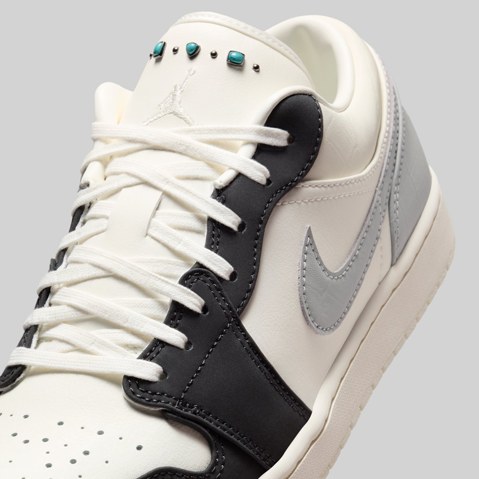 Giày Nike Air Jordan 1 Low ‘Sail Light Smoke Grey’ IO2242-101 - Ảnh 3