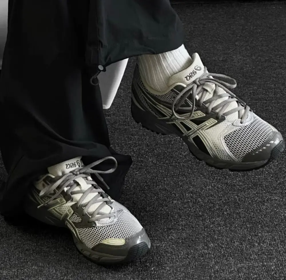 Alternative view of Giày Asics GEL-DS TRAINER 14 'TRUFFLE GREY' 1203A607-020