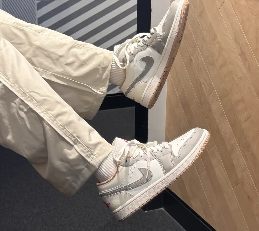 Giày Nike Air Jordan 1 Low ‘Red College Grey’ 553558-169 - Ảnh 3