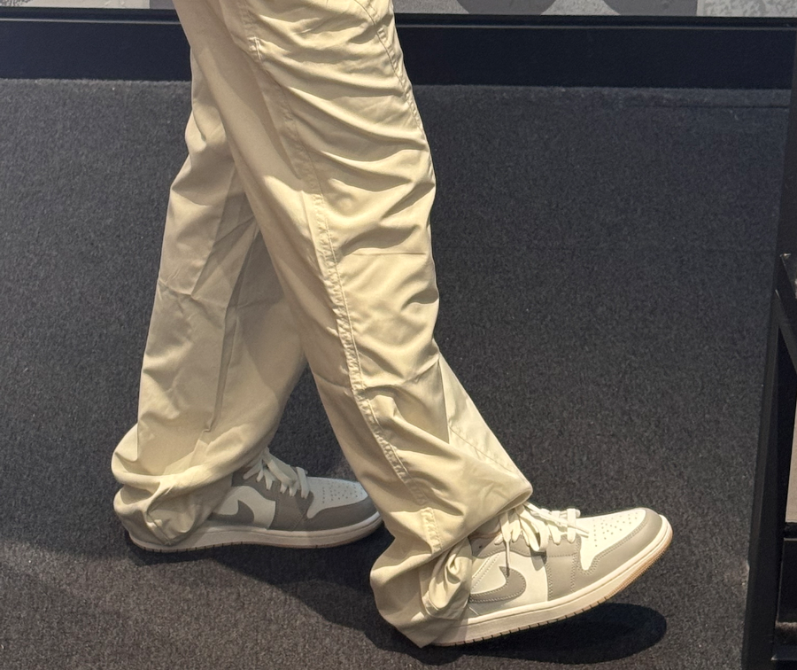 Alternative view of Giày Nike Air Jordan 1 Low ‘Red College Grey’ 553558-169