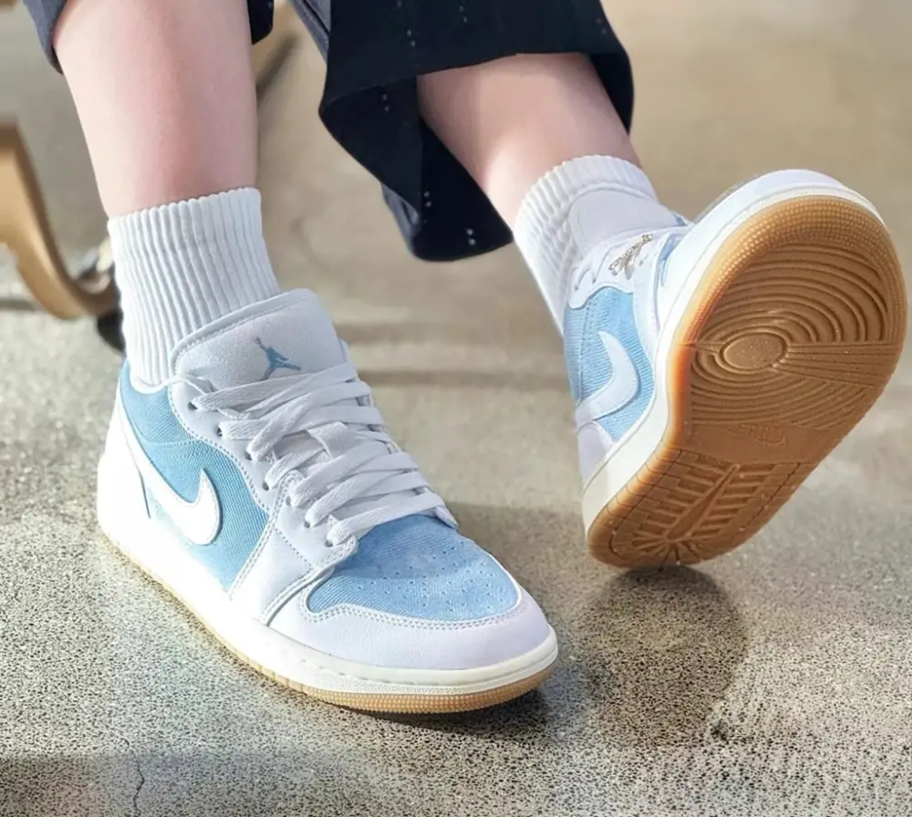 Alternative view of Giày Nike Jordan 1 Low SE 'Worn Blue' HQ2004-400