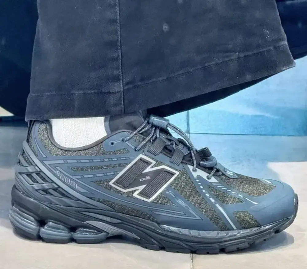 Alternative view of Giày New Balance 1906R ‘Black’ U1906RBG