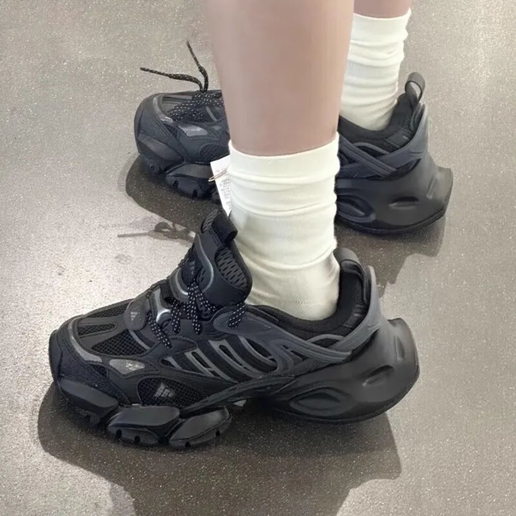 Alternative view of Giày Adidas XLG Runner Deluxe 'Black' Jr3086