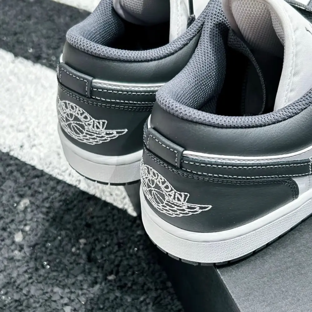 Alternative view of Giày Air Jordan 1 Low ‘Grey White’ 553558-044