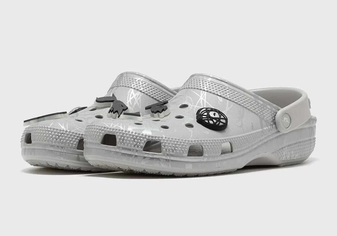 Dép Crocs Classic Clog x Futura Laboratories ‘Pearl White’ 209622-101 - Ảnh 4