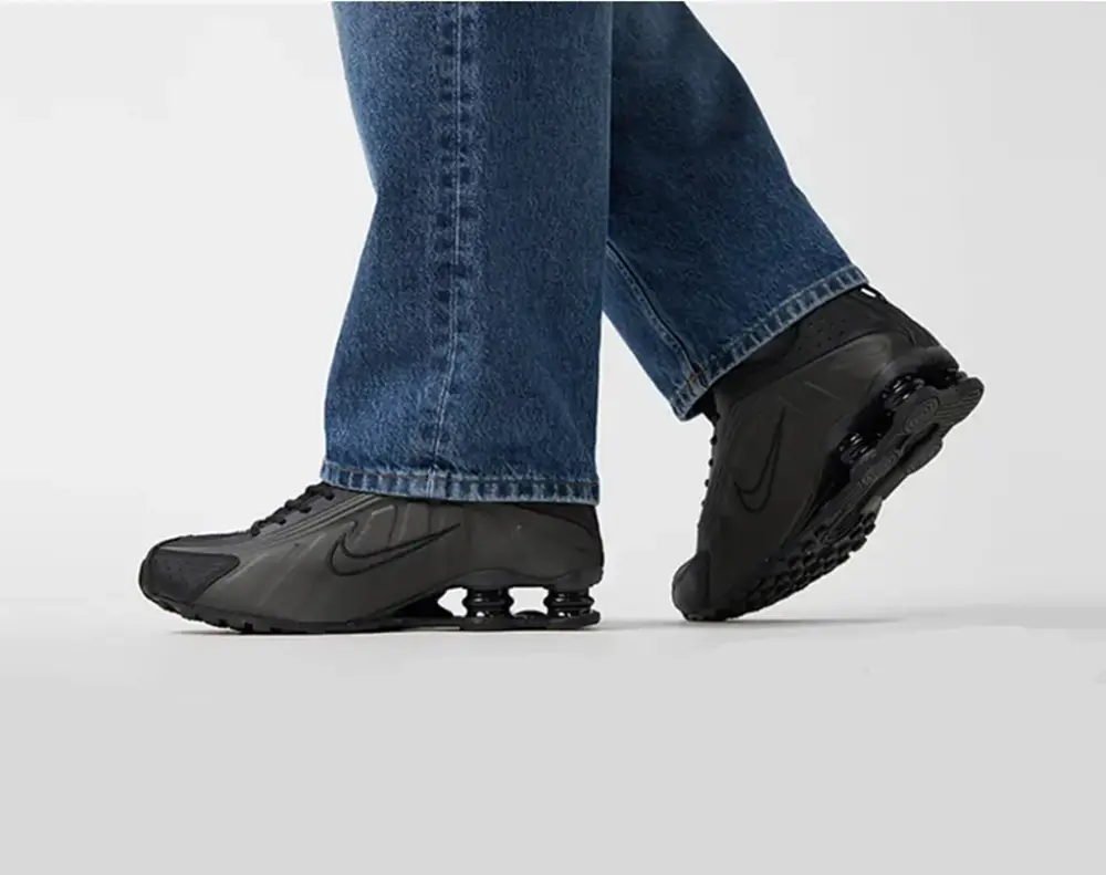 Giày Nike Shox R4 ‘Black Bright Crimson’ HQ1988-001 - Ảnh 3