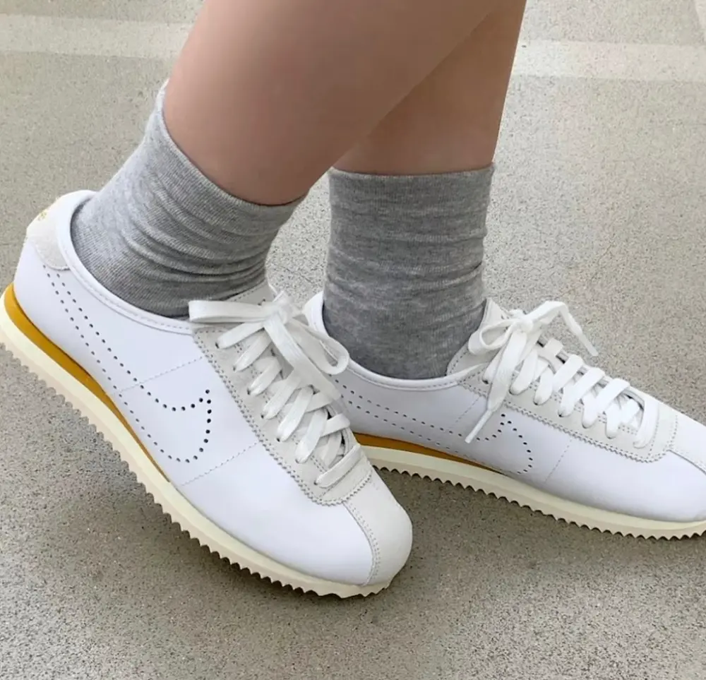 Giày Nike Cortez ‘White Bronze Perforated Swoosh’ HQ1841-100 - Ảnh 3