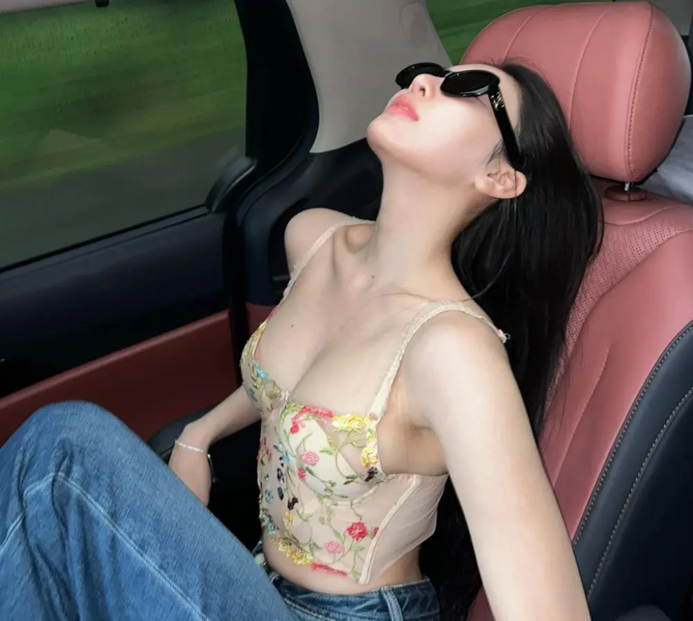 Kính Celine Oval Sunglasses 'Black' CL40194U-01A - Ảnh 3