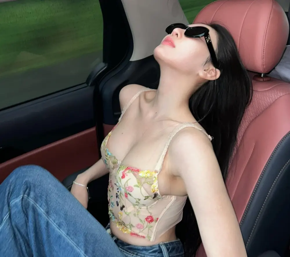 Kính Celine Oval Sunglasses 'Black' CL40194U-01A - Ảnh 4