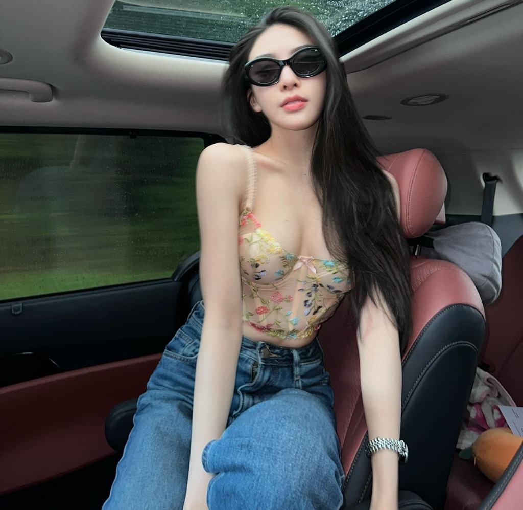 Alternative view of Kính Celine Oval Sunglasses 'Black' CL40194U-01A