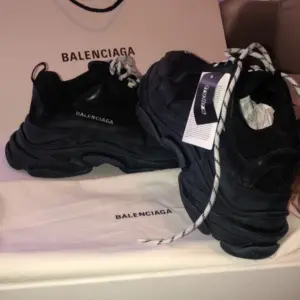 Giày Balenciaga Triple S Sneaker 'Black' 524036 W2CA1 1000 - Ảnh 4