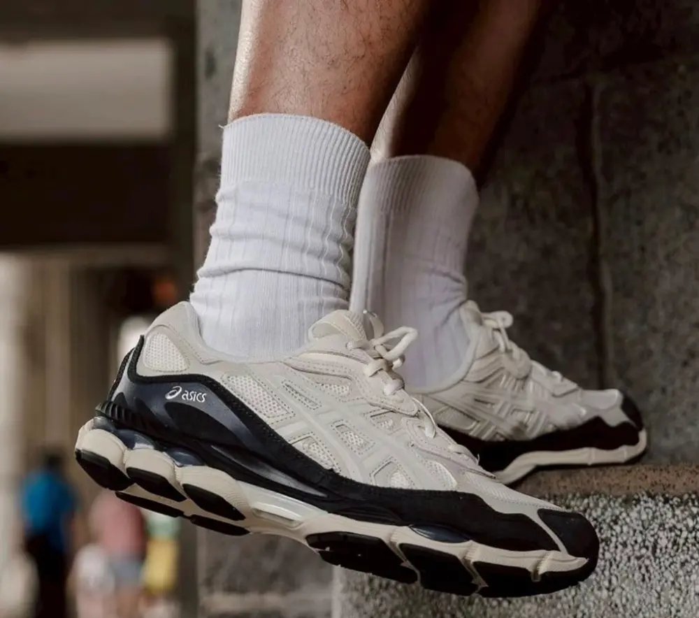 Alternative view of Giày ASICS Gel-NYC 'White Smoke Grey' 1203A383-111