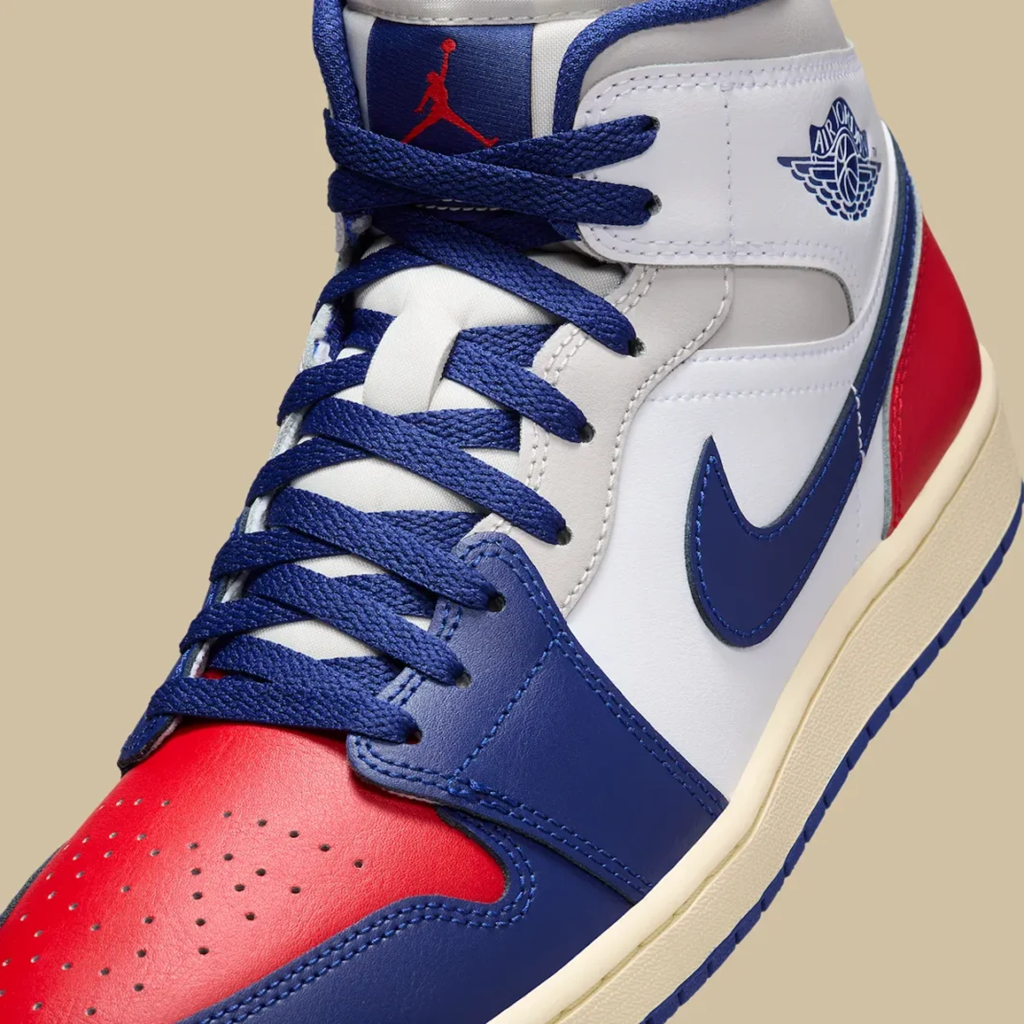 Alternative view of Giày Nike Air Jordan 1 Mid ‘Rare Air’ DQ8426-102