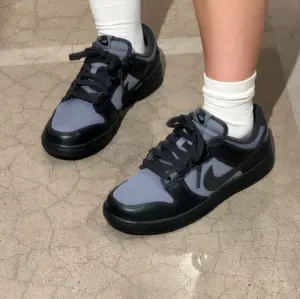Alternative view of Giày Nike Dunk Low SE ‘Off Noir Smoke Grey’ FZ3052-001