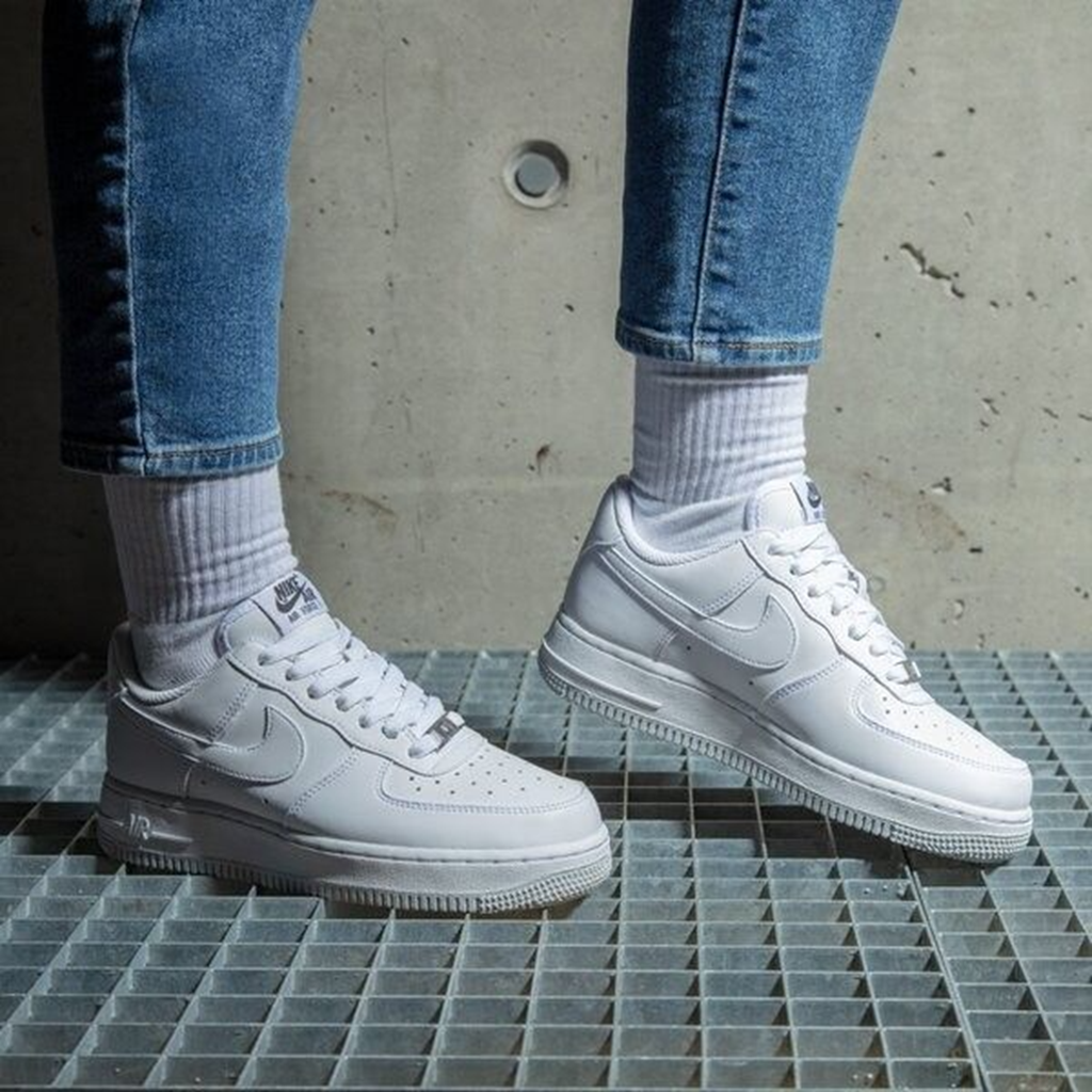 Alternative view of Giày Nike Wmns Air Force 1 ‘Move To Zero Triple White’ DC9486-101