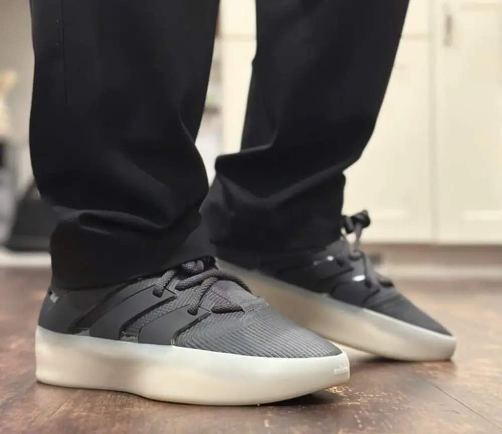 Alternative view of Giày Fear Of God Athletics Basketball ‘Carbon’ IF6680