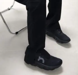 Alternative view of Giày On Running Cloudmonster ‘All Black’ 61-99025