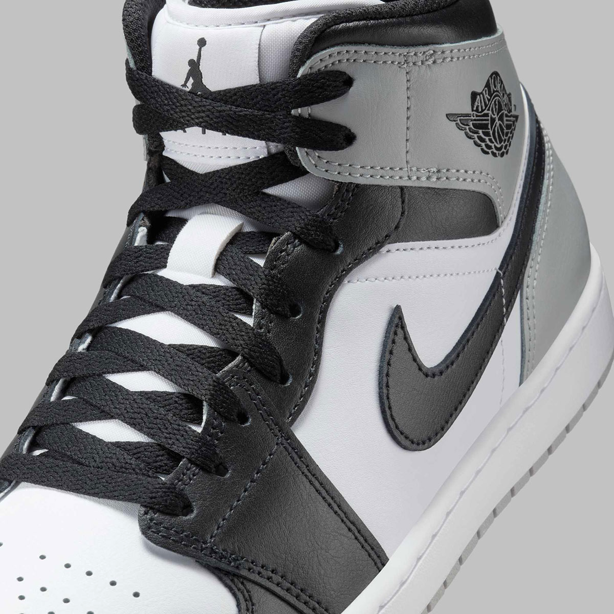 Giày Nike Air Jordan 1 Mid ‘Barons’ DQ8426-101 - Ảnh 3