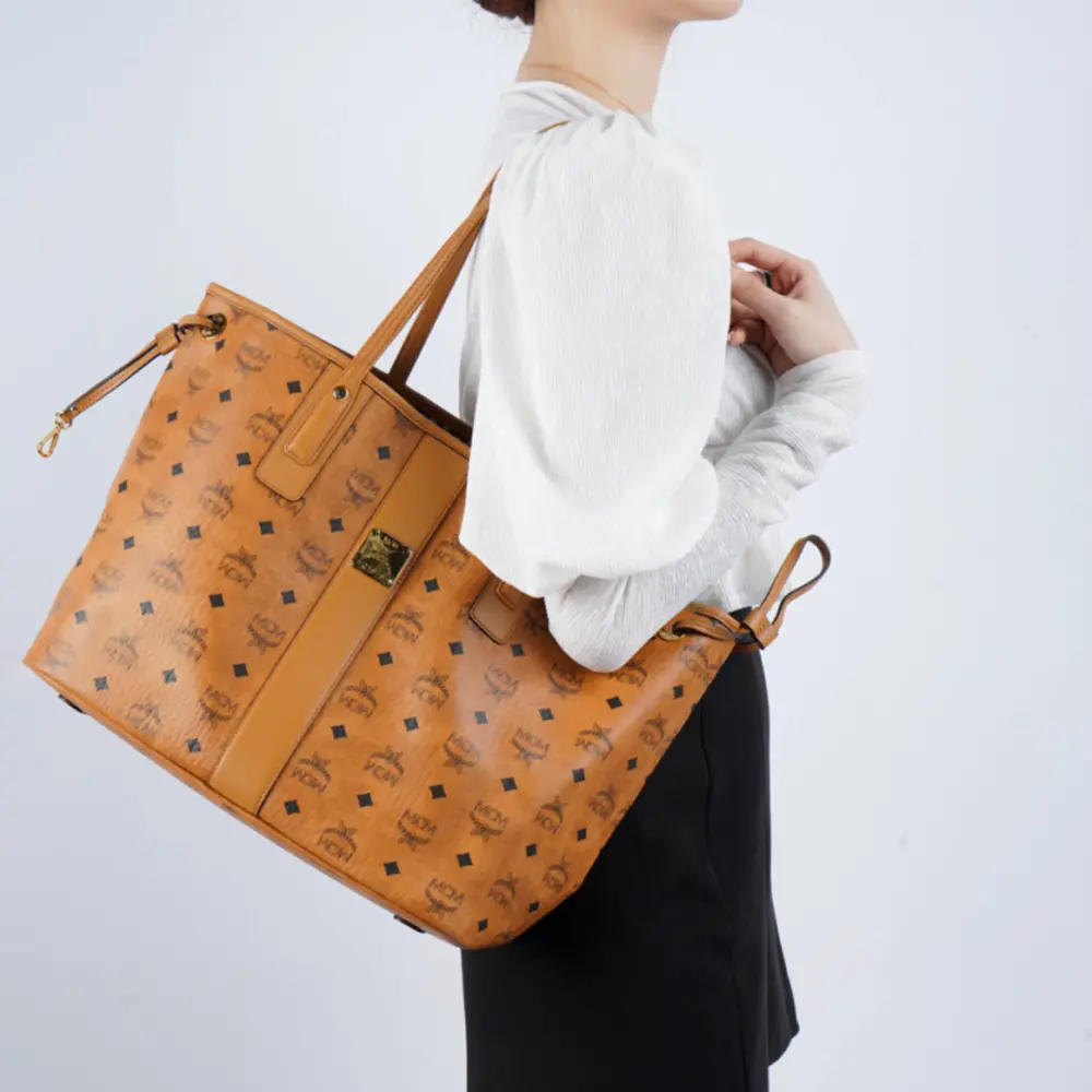 Alternative view of Túi Nữ MCM Reversibleliz Shopper In Visetos Cogac 'Beige' MWP7AVI22CO001