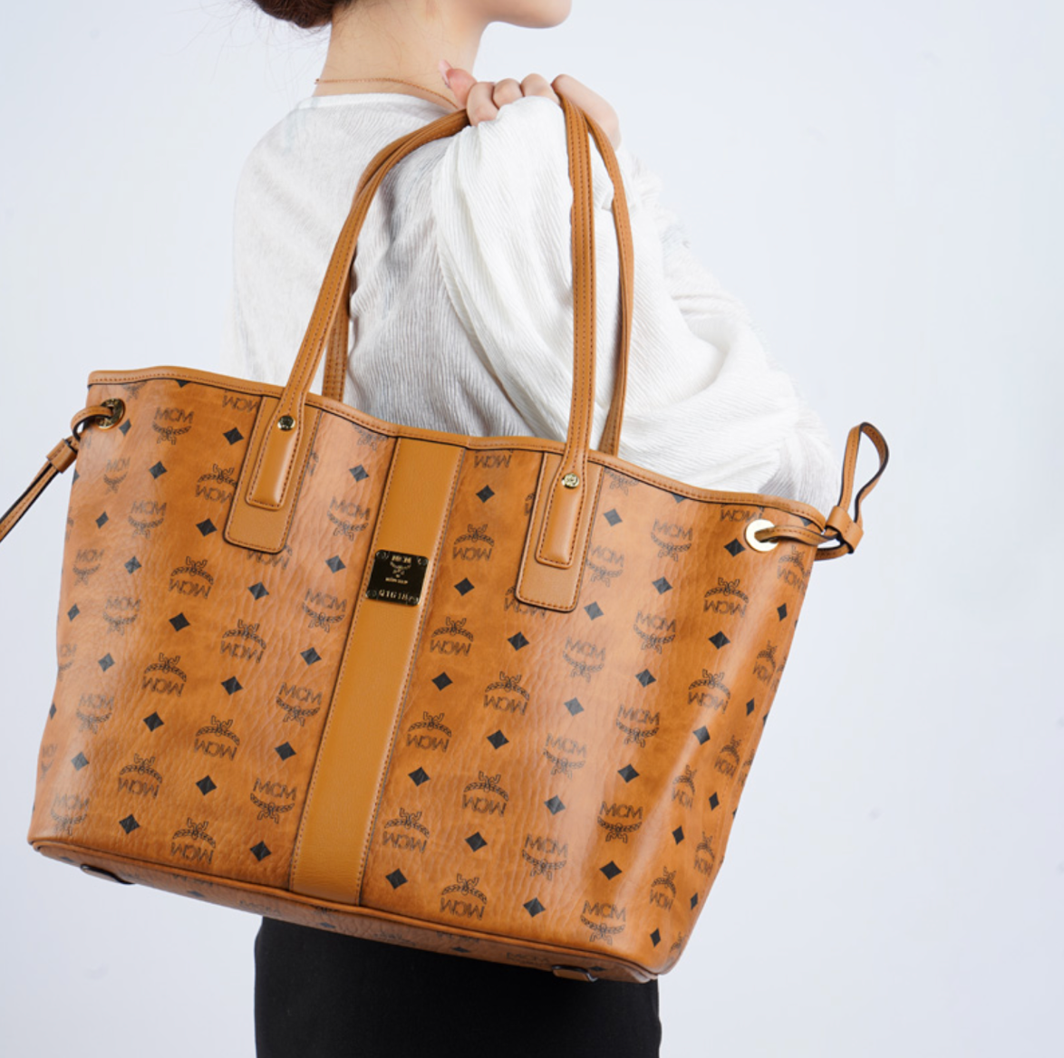 Túi Nữ MCM Reversibleliz Shopper In Visetos Cogac 'Beige' MWP7AVI22CO001 - Ảnh 3