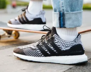 Alternative view of Giày Adidas UltraBoost 5.0 DNA ‘Black White’ FY9348