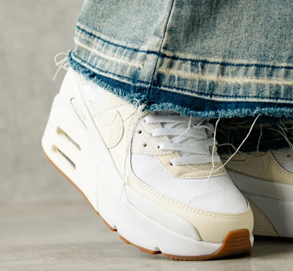 Alternative view of Giày Nike Air Max 90 LV8 ‘White’ FD4328-111