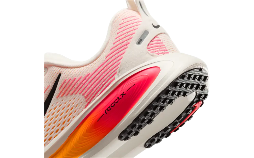 Alternative view of Giày Nike Vomero 18 GS ‘Sail Bright Crimson’ HQ2157-102