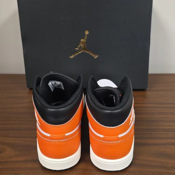 Giày Nike Air Jordan 1 Mid ‘Black Toe Starfish’ DQ8426-801 - Ảnh 6