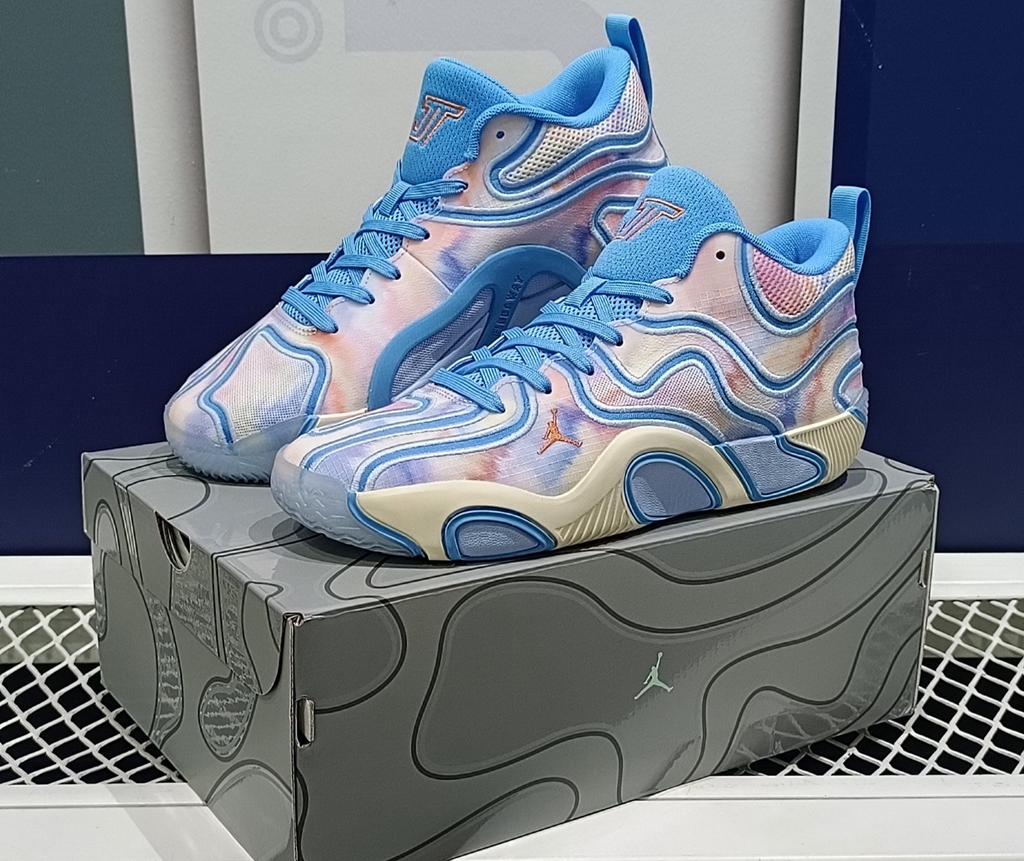 Alternative view of Giày Nike Air Jordan Tatum 3 GS ‘Tie Dye’ HF3136-400
