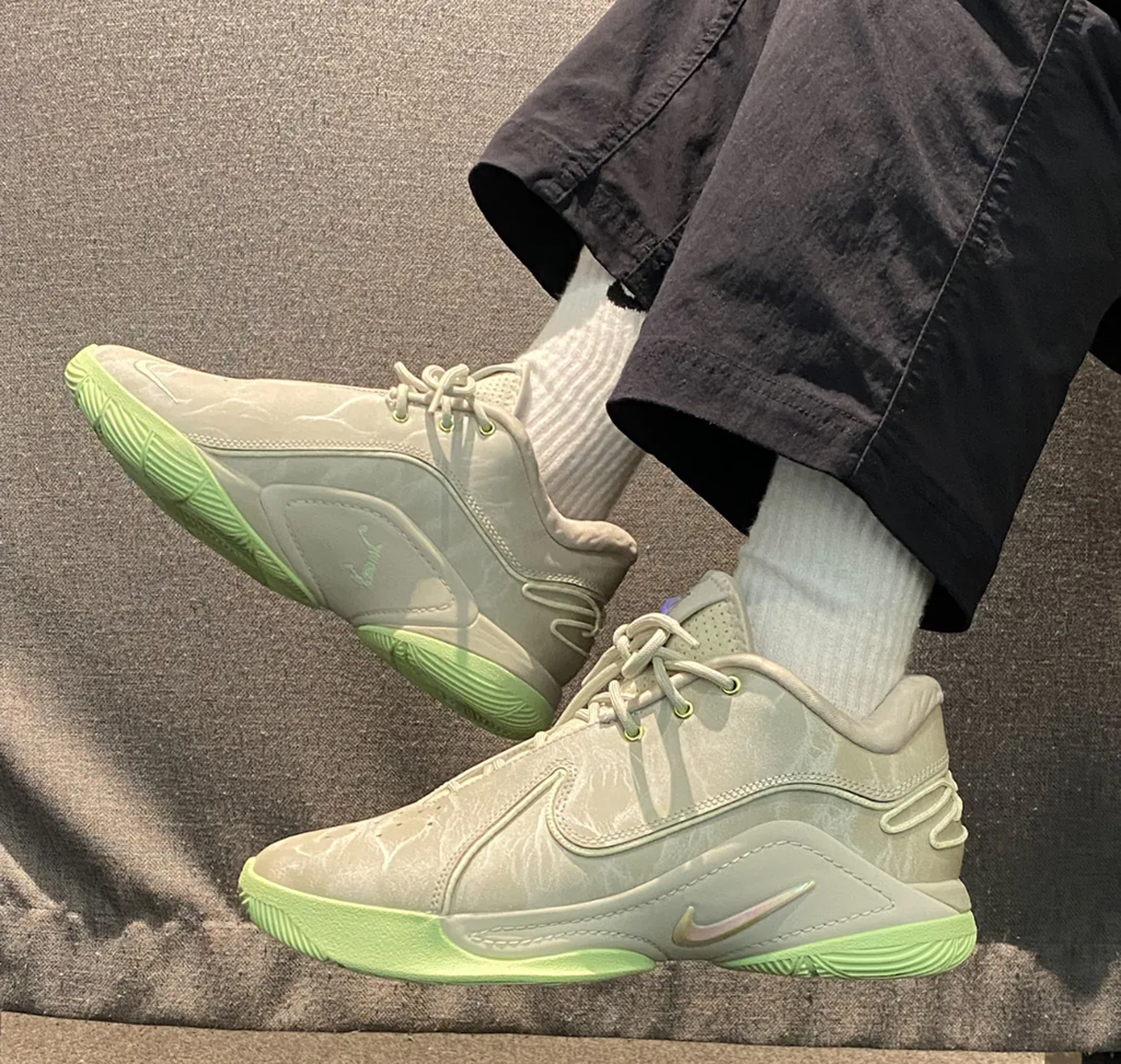 Alternative view of Giày Nike LeBron XXII EP ‘Light Bone Vapour Green’ FZ1095-002