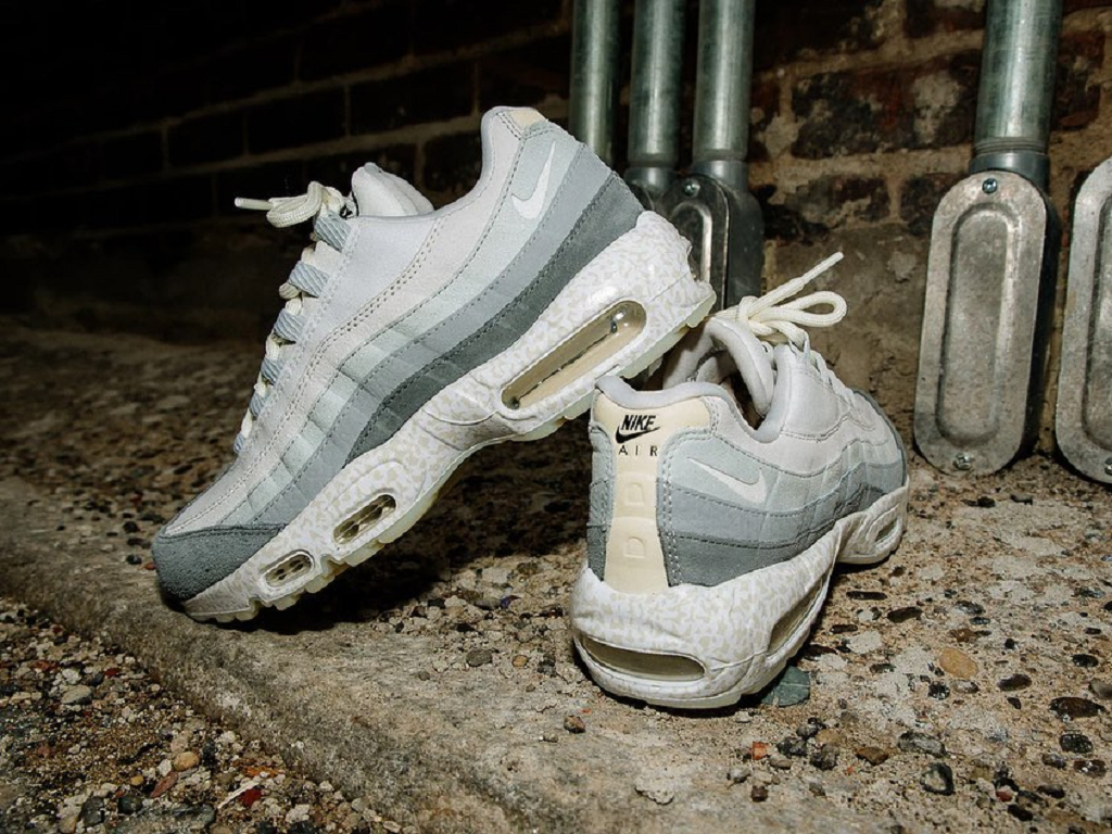 Alternative view of Giày Nike Air Max 95 'Light Bone GID' DV2593-100