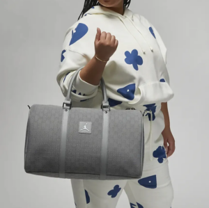 Alternative view of Túi Nike Jordan Monogram Duffle ‘Grey White’ FJ6787-010
