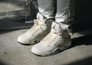 Alternative view of Giày Nike Air Jordan 5 Retro SE ‘Sail’ FN7405-100