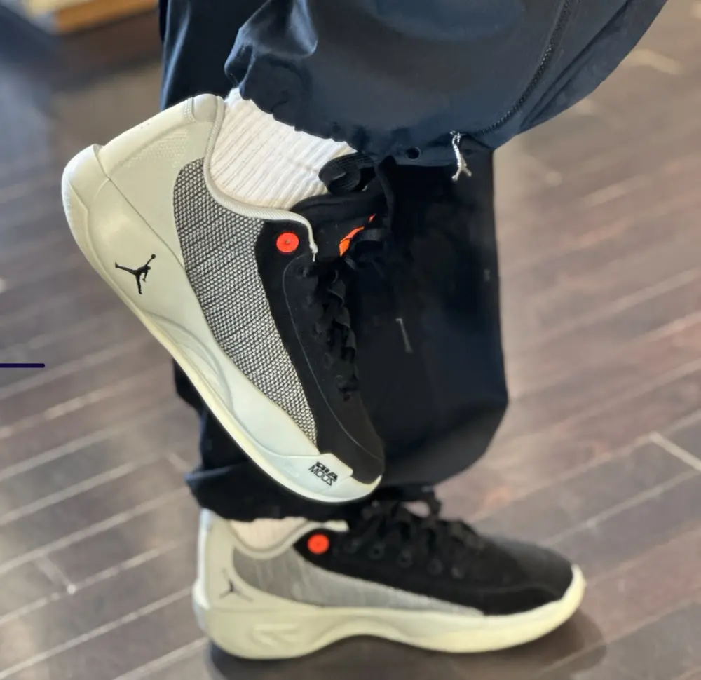 Alternative view of Giày Nike Air Jordan Luka .77 ‘Grey Black’ HF0819-003