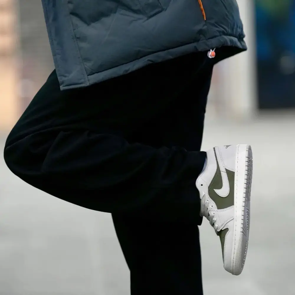 Alternative view of Giày Nike Air Jordan 1 Low SE ‘Medium Olive Sail’ HV4089-201
