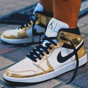 Giày Nike Air Jordan 1 Mid SE GS ‘Metallic Gold’ DC1420-700 - Ảnh 4