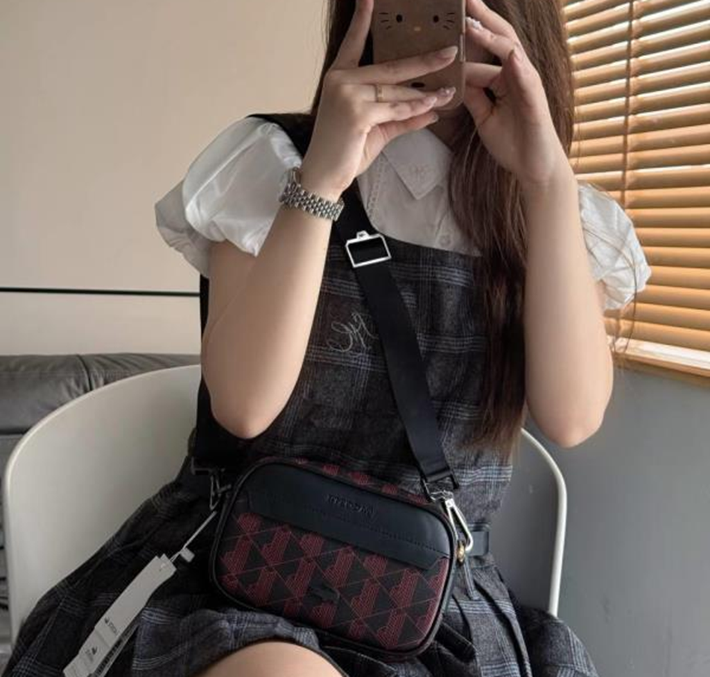 Alternative view of Túi Lacoste The Blend Crossbody 'Red' NH3875LX-J57