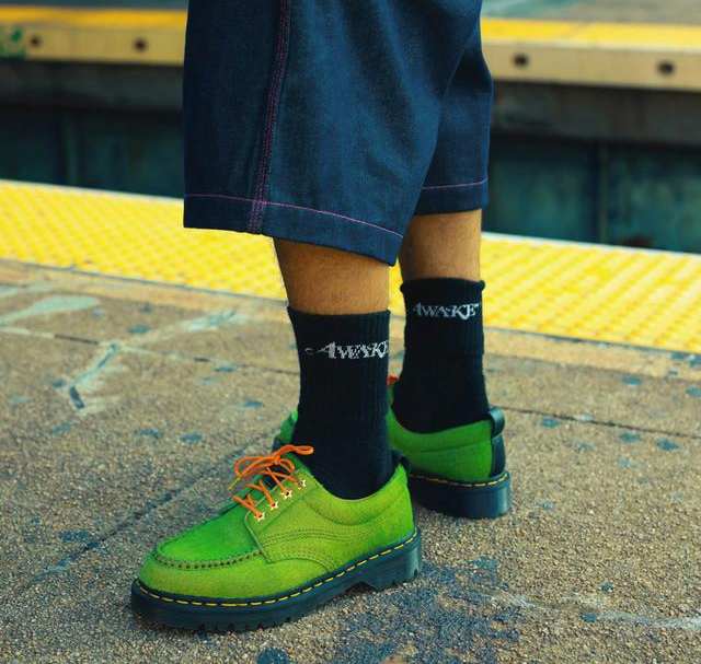Alternative view of Giày Dr. Martens Lowell ‘Vibrant Green’ 32238809