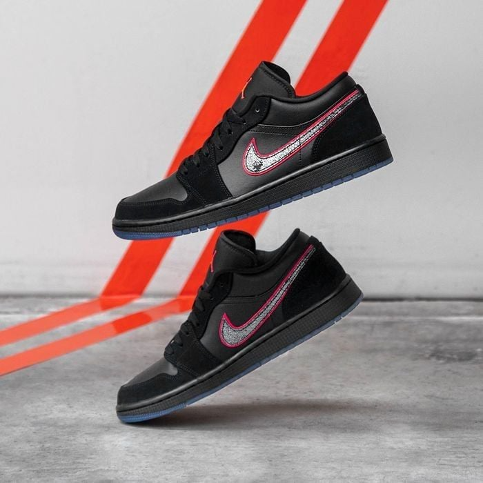 Alternative view of Giày Nike Air Jordan 1 Low 'Black Red Orbit' CK3022-006