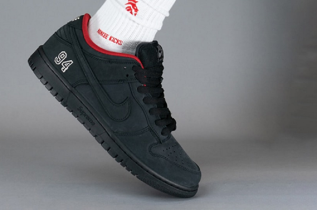 Alternative view of Giày Nike SB Dunk Low 'Supreme 94 Black' HQ8487-001