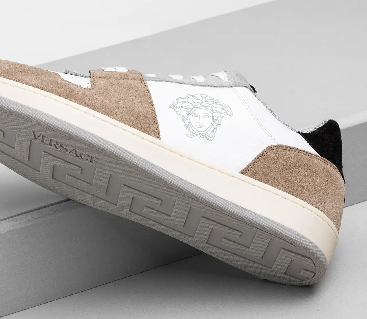 Alternative view of Giày Versace Medusa Sneaker ‘Beige White Black’ 1013377-1A10407-2NA30