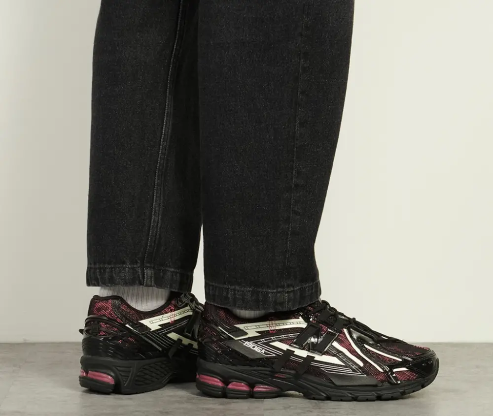Alternative view of Giày New Balance 1906A ‘Black Pink’ U1906AD