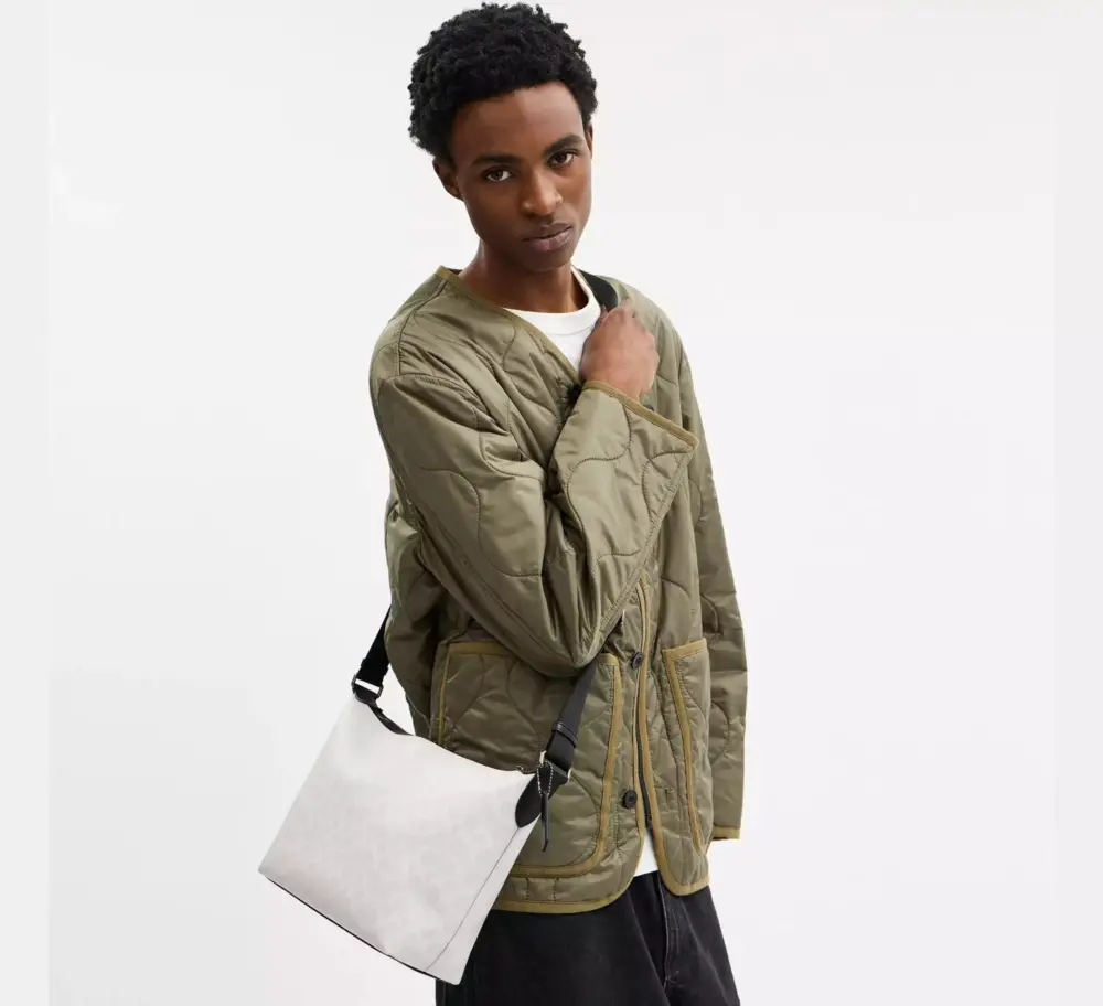 Alternative view of Túi Coach Finn Crossbody Bag ‘Ivory’ CAJ91-QBMQV