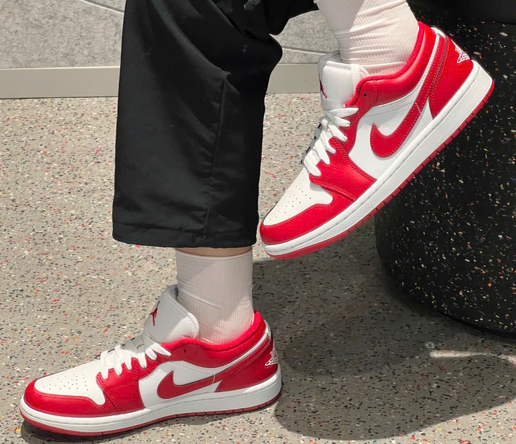 Alternative view of Giày Nike Air Jordan 1 Low ‘Red White’ 553558-166