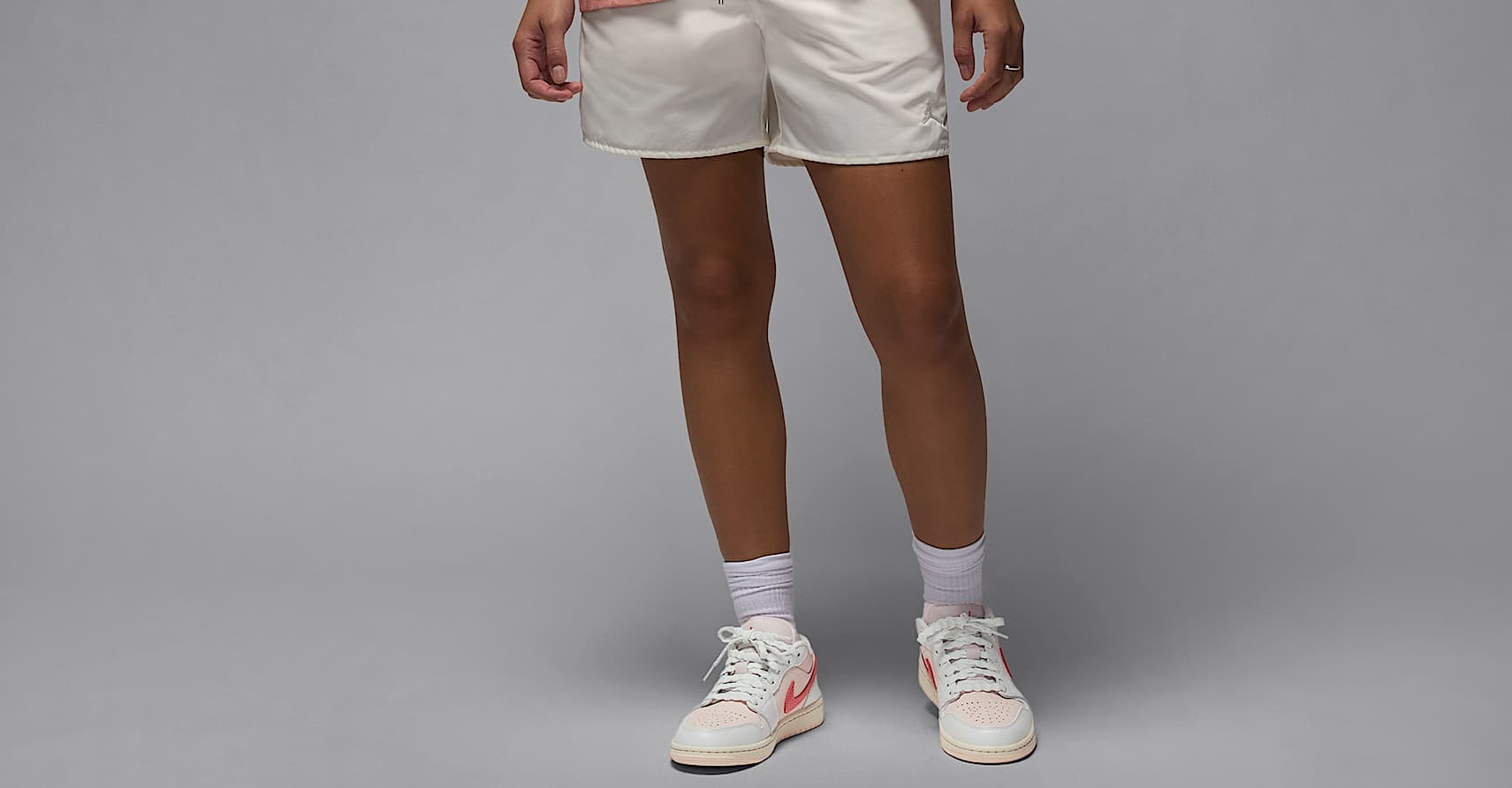 Giày Nike Air Jordan 1 Low ‘Strawberry Milkshake’ IB8156-133 - Ảnh 5