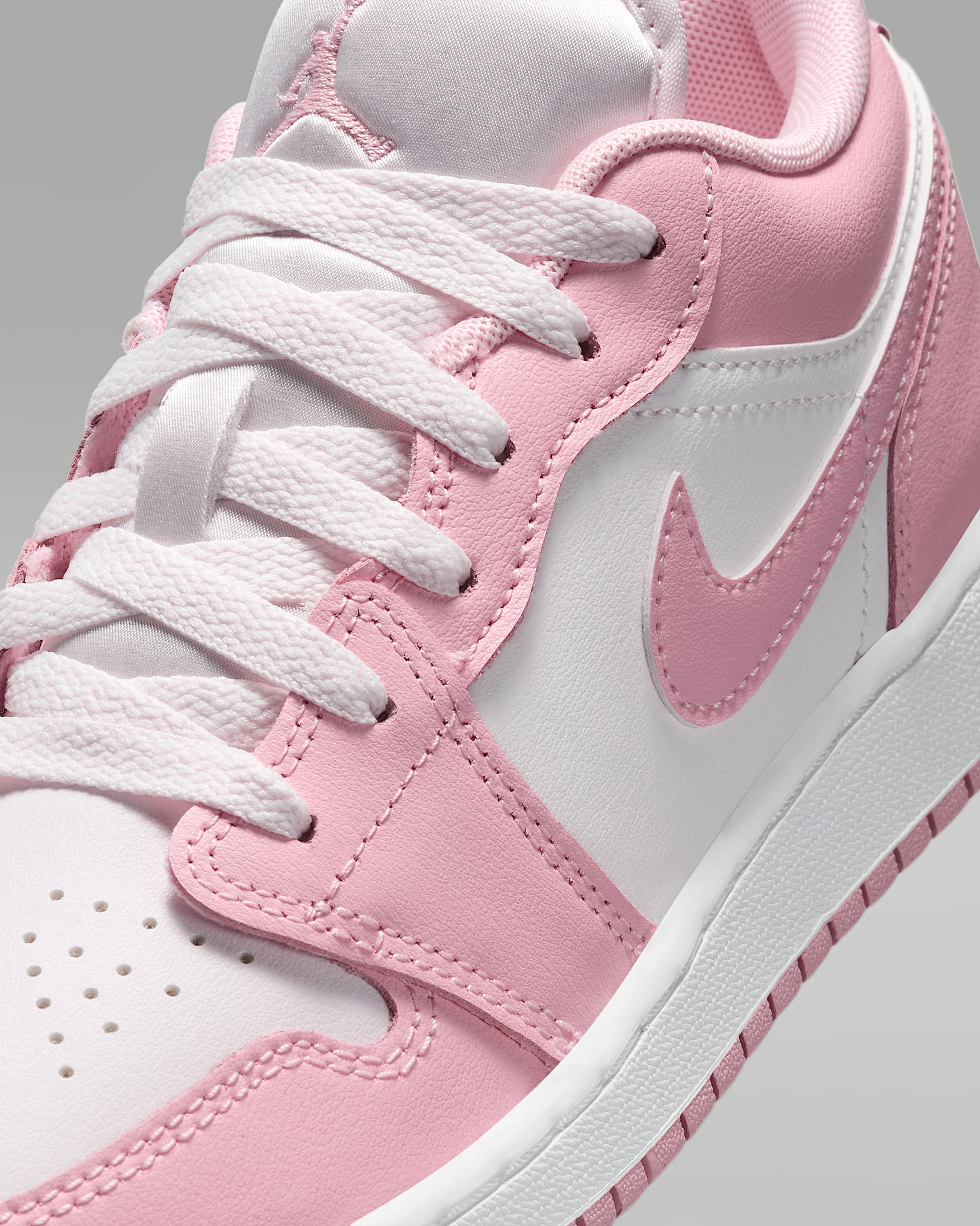 Alternative view of Giày Jordan 1 Low 'Medium Soft Pink' 553560-614